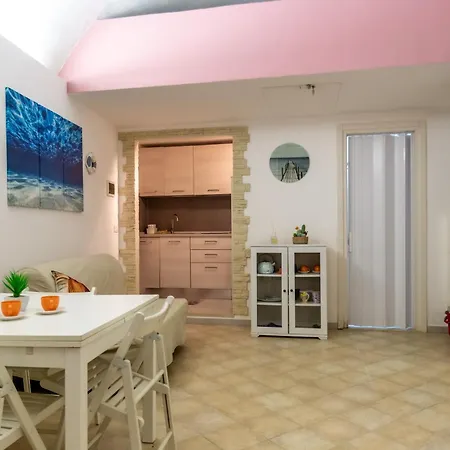 216b - Monolocale Lapigna Sanremo, Centro Storico アパート サンレモ
