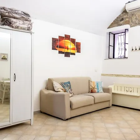 216b - Monolocale Lapigna Sanremo, Centro Storico アパート *